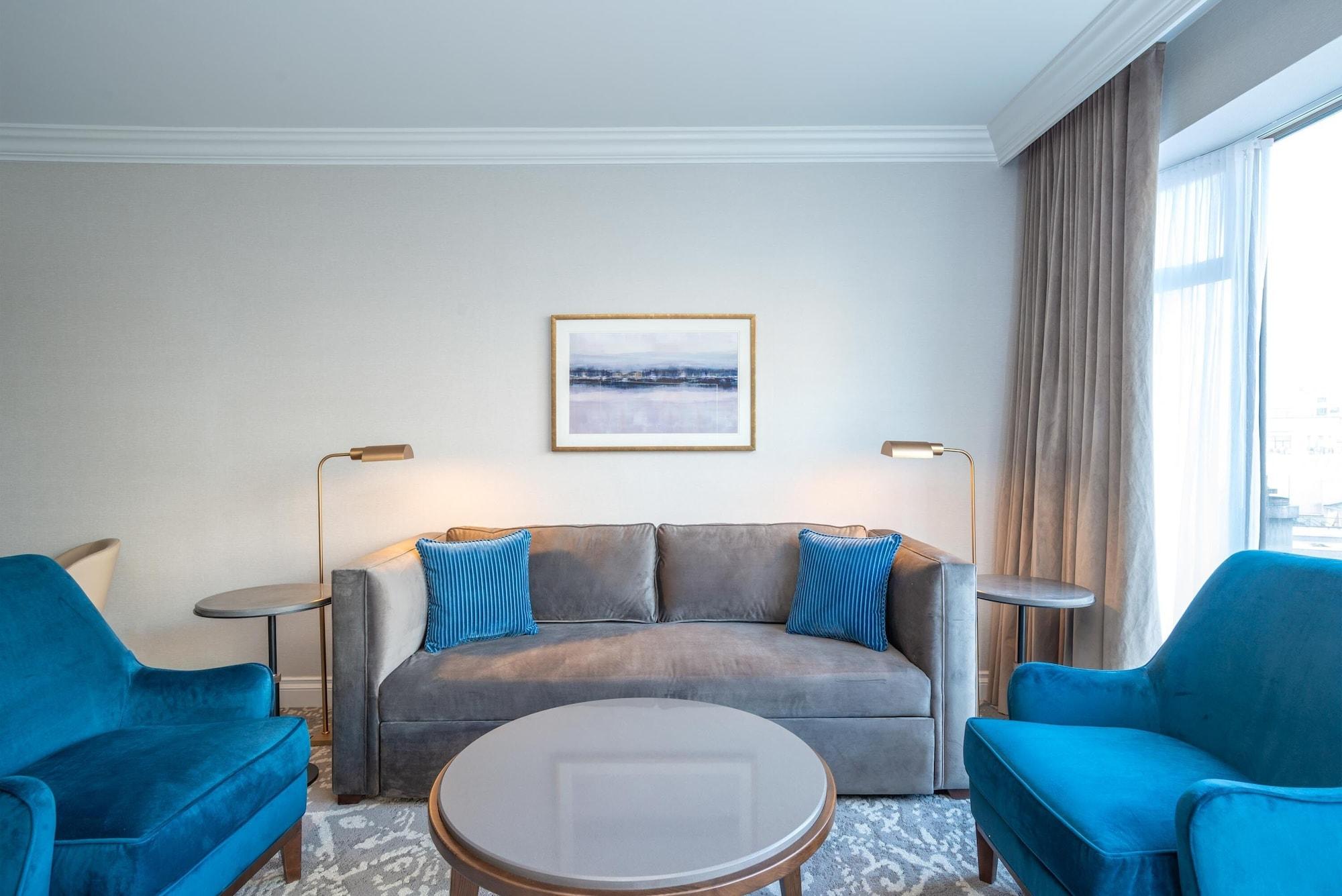 The Sutton Place Hotel Vancouver Exterior foto A living room at the hotel