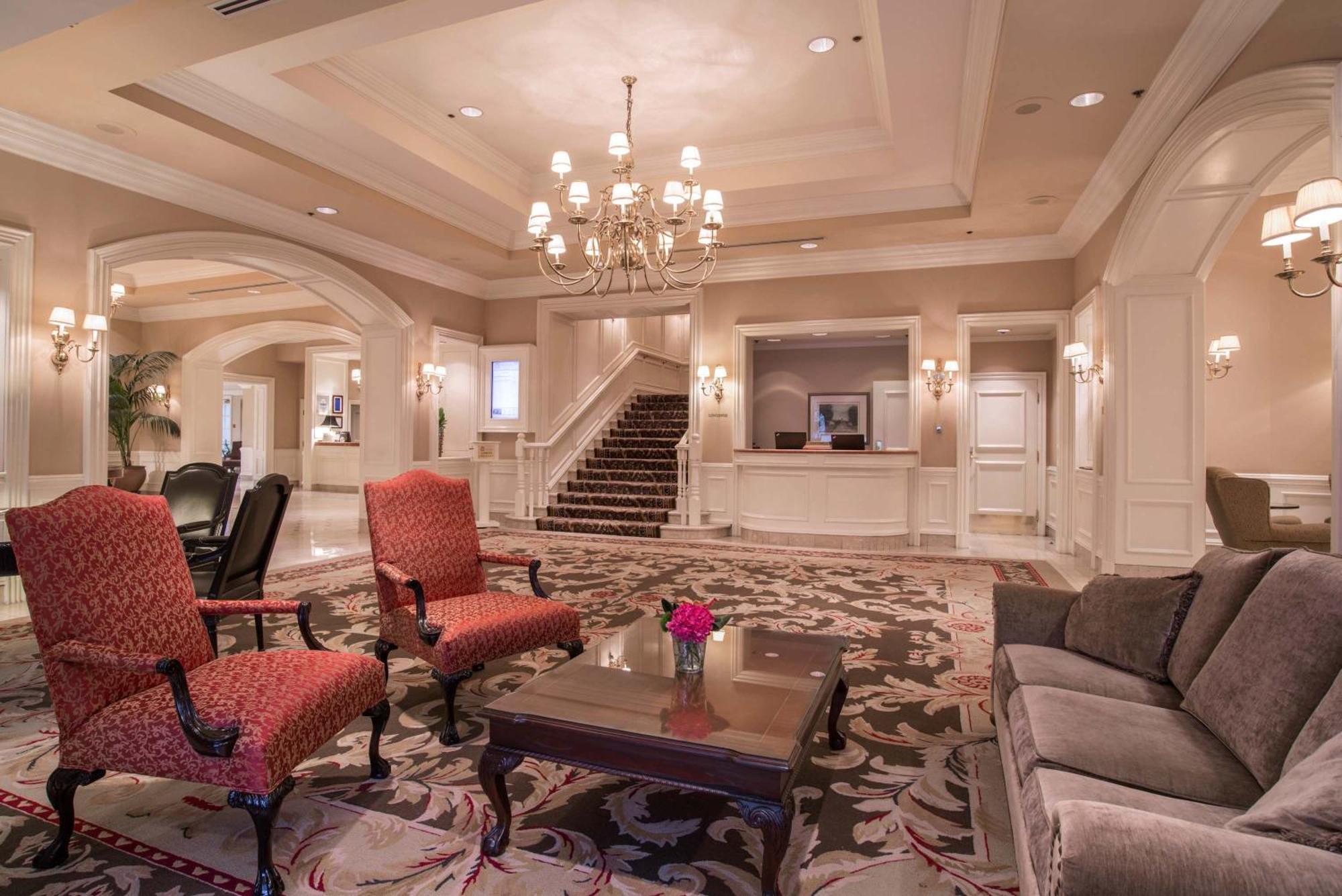 The Sutton Place Hotel Vancouver Exterior foto The lobby of the Inn at the Opera