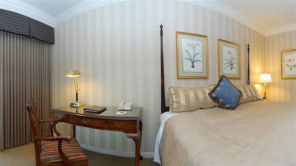 The Sutton Place Hotel Vancouver Exterior foto A bedroom at the hotel